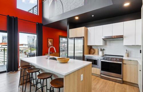 The Rhythm and Rooftop Penthouse Walk To Broadway with Pool and Amazing Views - Foto 21