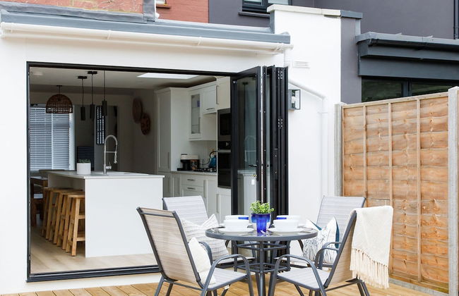 Stylish 2 Bed City Stay - Photo 23