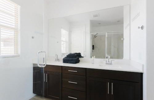 Modern Desert Home-Great for families & groups, near golf, hiking, and city fun, Private in-law suite with own entrance also available separately - Foto 10