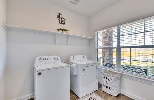 Stylish 4BR Family Home with Game Room and Backyard - Foto 22