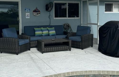 "Canal Dreams" 3 BR2 BA pool home on the canal - Foto 12