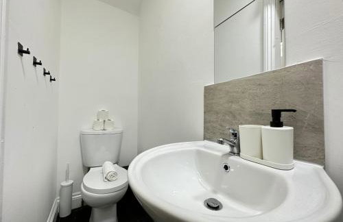 Cozy Two Bedroom Apt in Central Ilkeston with Netflix and Work-ready - Foto 41