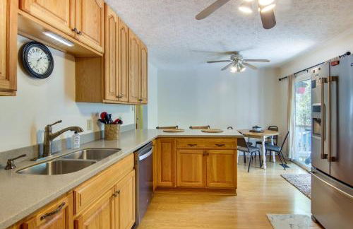 Pet-Friendly Black Mountain Vacation Home with Deck - Foto 8