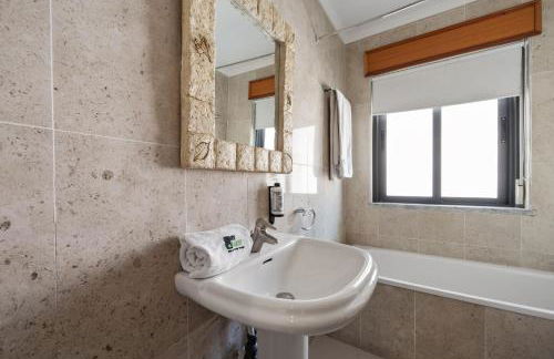 BmyGuest - Sesimbra Palames Beach & Pool Apartment - Foto 21