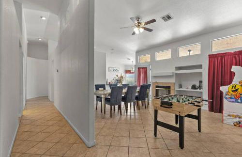 Vegas Retreats Pool, Arcade, Fun, 10min from Airport and the Strip - Foto 6