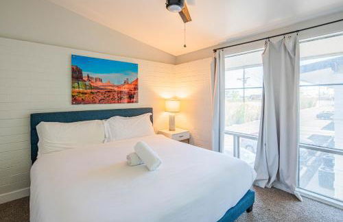 Spacious 2 Bedroom, 2 Bath, Pool, Free Parking, Gym - Foto 34