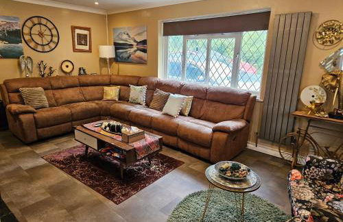 Stunning 4 bed house with huge garden and parking - Foto 8