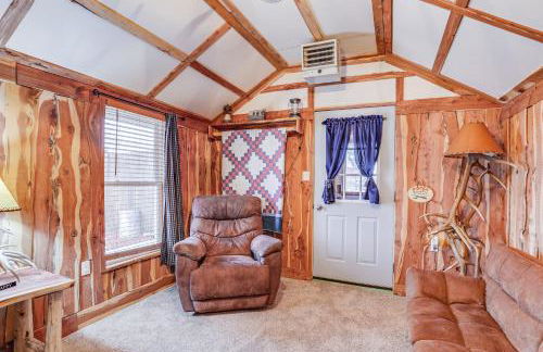 Glenvil Cabin with Gas Grill Steps to Dock and Pond! - Foto 15