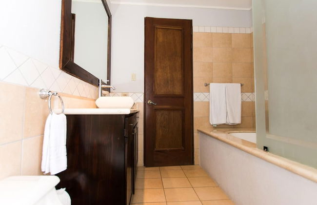 Recently Renovated Luxury Condo with Resort-Style Beach Club Access and Ocean Views - Photo 19