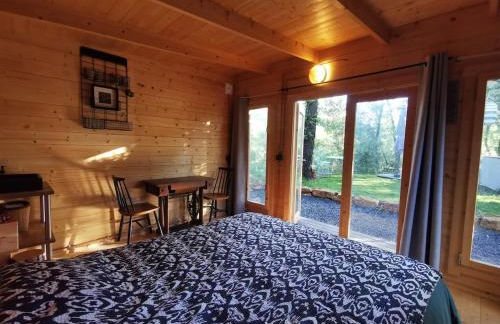 House surrounded by nature - Photo 4