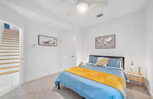 Houston Getaway by Downtown Pool Table Pets - Photo 20