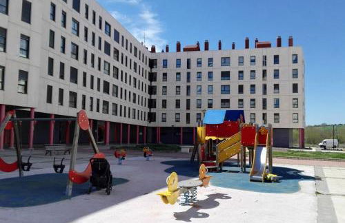 Grande, luminoso y con garage, 3 dormitorios en el camino de Santiago - Foto 13