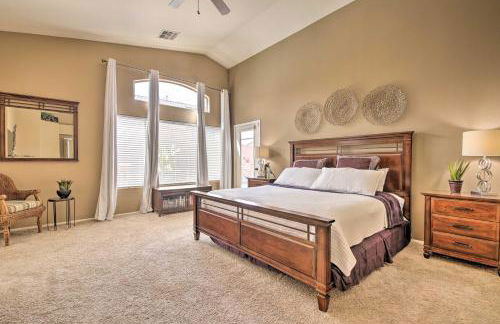 Chic Maricopa Getaway with Outdoor Oasis and Pool - Foto 16