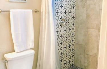 Sunny Guest Suite with large backyard - Pets Welcome - Foto 22