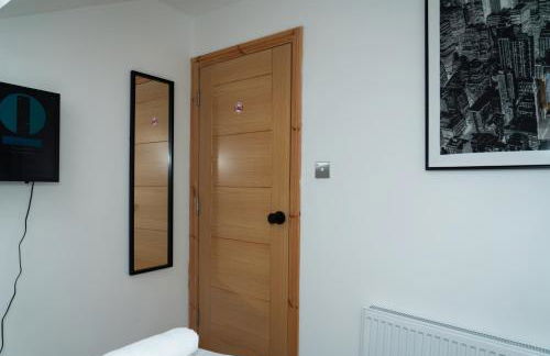 4 Bed Failsworth Home - 3 Bathrooms - Free Parking - Ideal For Contractors & Families - FREE 1 HR EARLY CHECK-IN OR 1 HR LATE CHECK-OUT FOR 2 NIGHT STAY BOOKINGS UNTIL THE END OF MAY - Foto 56