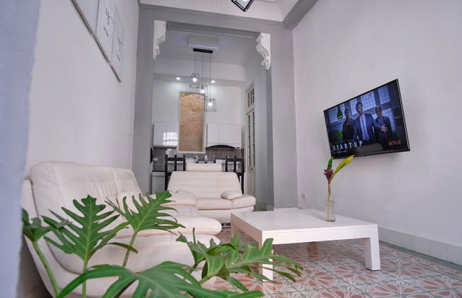 Lujoso Apto WIFI Gratis Balcon y Jacuzzi - Photo 18