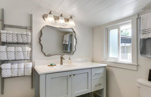 Cozy Farmhouse-Style Cottage by Mighty 5 Ntl Parks - Foto 15