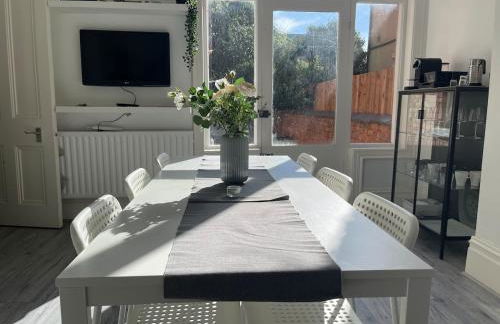 Spacious Flat! Sleeps 7, Pet Friendly and Parking - Photo 53