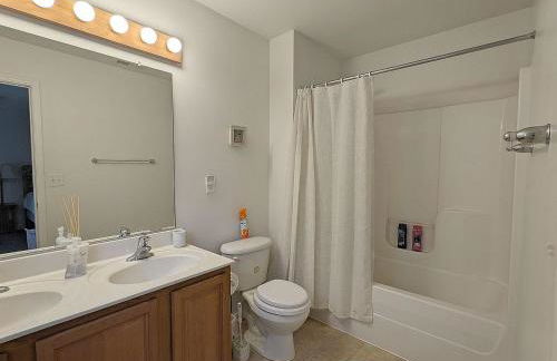 Cheerful 4Br Water View Lakehouse with Dock & More - Foto 31