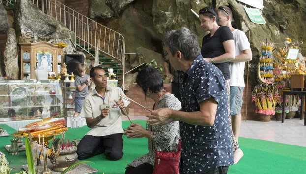 Buddhist Temples Tour of Phang Nga - Photo 4, Making an offering