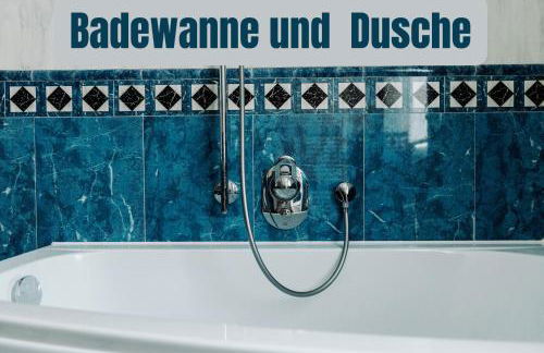 Beste Lage mit Warnowblick - großer Balkon, zwei Schlafzimmer, Aufzug, Stellplatz - Foto 9