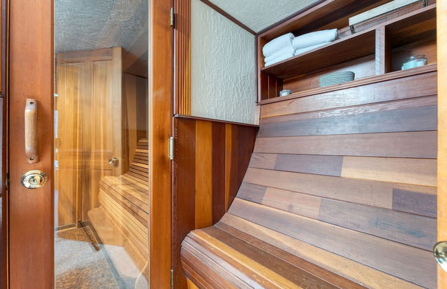 Riversong Lodge by Avantstay Sauna Hot Tub On The Truckee River - Photo 21