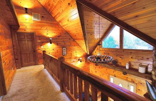 Luxury Cabin with Heated Pool, Hot-Tub & Deluxe Outdoors - Photo 21