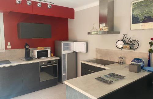 Rez de villa Grand T2 proche plage Marvivo-Sablettes - Foto 5