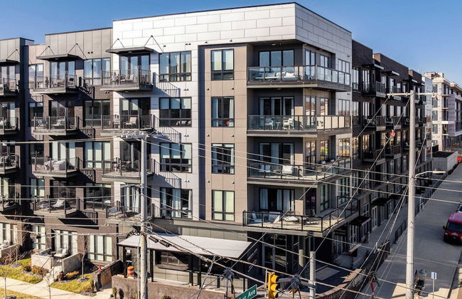 Prime Walkable Midtown Location, Pool, Gym Outlaw's Den by Avantstay - Foto 32