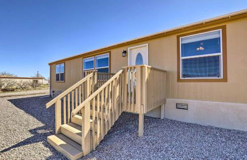 Desert Escape Off I-10 with Over 1 Enclosed Acre! - Foto 25