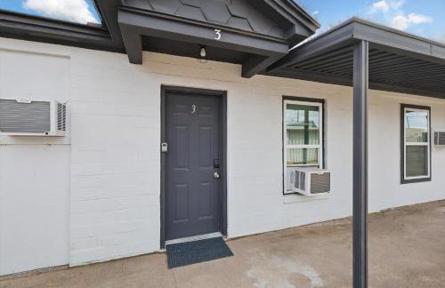 Modern 4BR 2BA Home with Hot Tub-Grill & Huge Yard - Foto 25