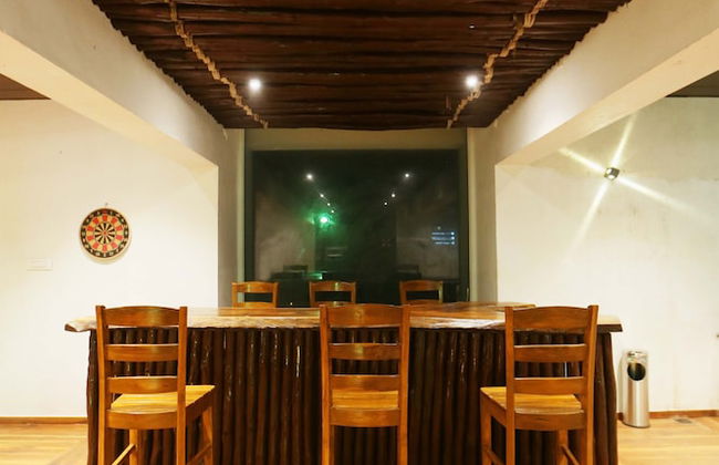 Royal Oakwood Villa by Shiloh Stay - Photo 31