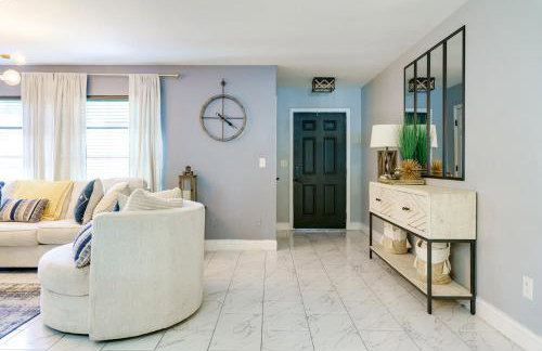 Lounge Area Office Fenced Yard Near It All - Photo 31