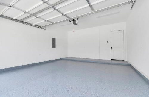 Tranquil Downtown Escape with Backyard - Photo 57