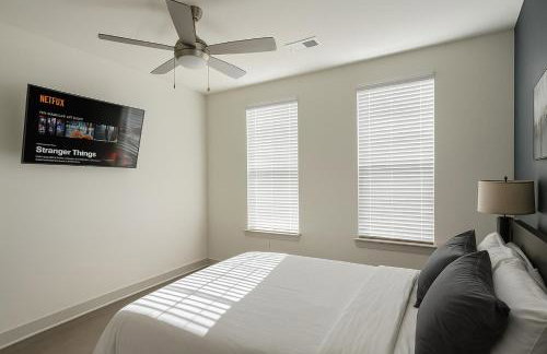 Luxury 2BR Stay Pool, Gym and Chill Areas - Photo 9