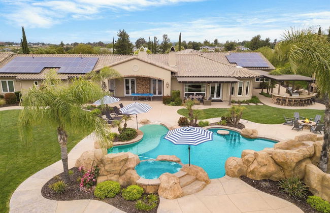 Secluded Estate Exclusive Views of Wine Country + Private Home Theater Twilight Vines by Avantstay - Foto 36