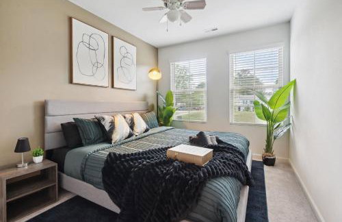 4BR Townhouse King Bed 2-Story Near NC State - Foto 6