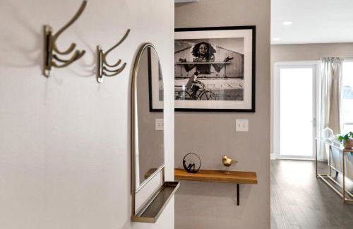 Bywater 2BR w Pool, Gym & King Beds - Foto 8