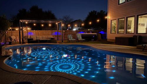 Georgian 5BR Retreat Heat Chilled Pool + Hot Tub - Foto 1