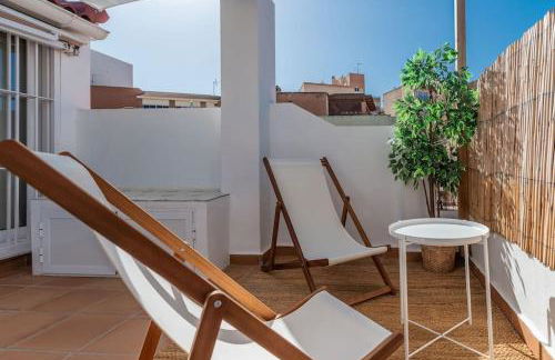 Urban Charm Rooftop Apartment with Vista - Photo 30