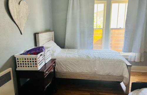 Walk to Dining Breweries and Shops Plus New Hot Tub - Foto 20