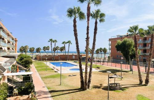 ENJOY in Beautiful flat in front of the sea and beach - Photo 8