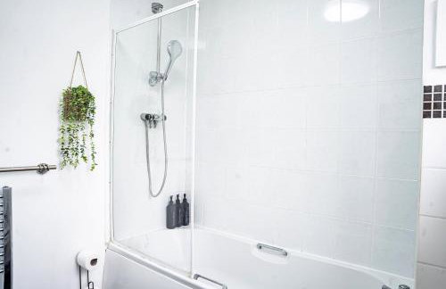 Modern Luxurious Apartment with Balcony - Foto 21