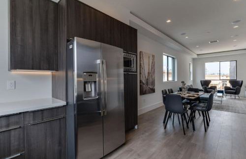 Luxury Modern 4 Bedroom 4 Bathroom Home with Rooftop Deck #4 - Foto 23