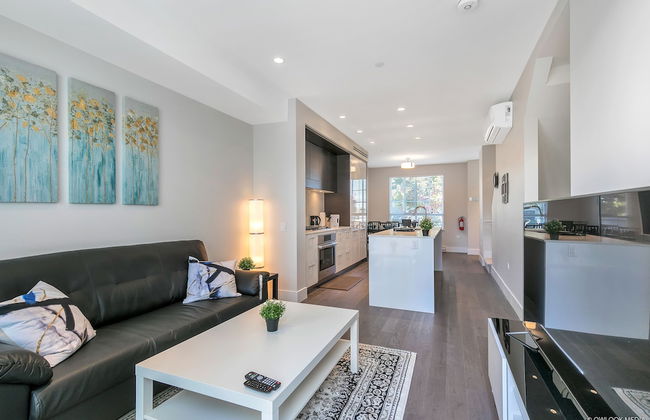 Modern Townhouse at Marine by Elevate Rooms - Photo 1