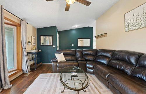 Family 4BR Home with Patio by Willowcreek Park - Foto 12