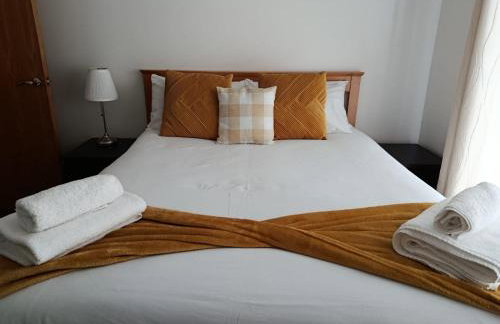 Stylish spacious 2 bed Apt Balcony Nr City Stadium - Foto 12