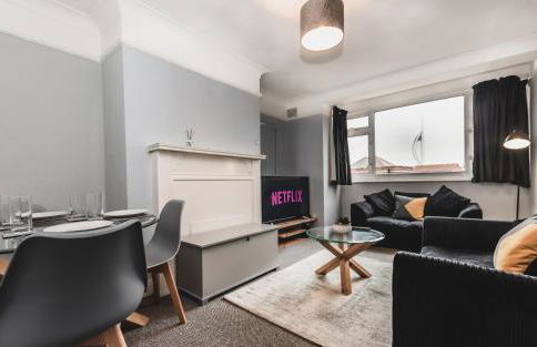 BEST PRICE! Perfect Gunwharf Accommodation - 5 single beds or Kingsize FREE PARKING - Foto 2