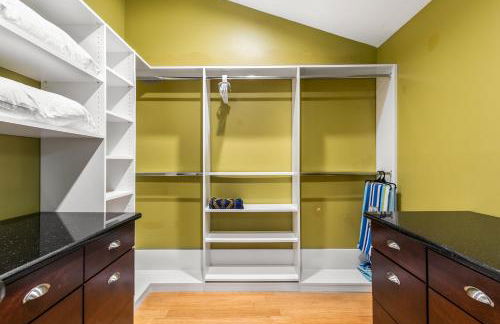 4bd Waterfront House in Lake Lanier with HotTub, FirePit, Wifi, Ping Pong and 2 Kaya - Foto 5