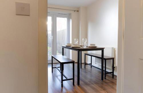 FREE parking, LARGE House for Contractors & Families, Sleeps 7, 25 mins to MANCHESTER & LIVERPOOL - Foto 36